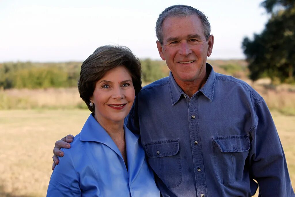 Джордж Буш младший с семьей. Джордж Буш в молодости.
