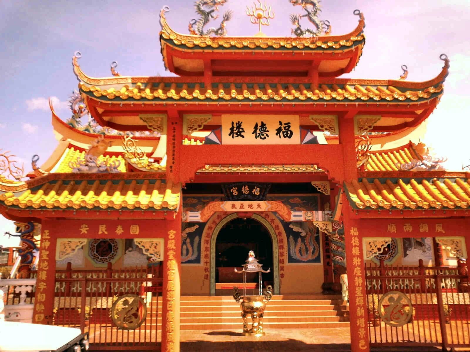 Храмы Китая. Храм Донглин Китай. Китайский храм (Chinese Temple) на Пхангане. Китайский храм 16 век Китай.