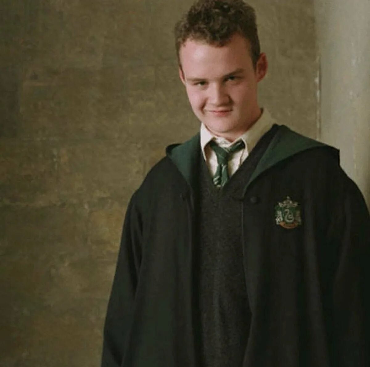 Гарри поттер и драко малфой. Малфой крэбб и гойл. Гарри поттер малфой. Малфой крэбб и гойл. Драко малфой крэбб и гойл.