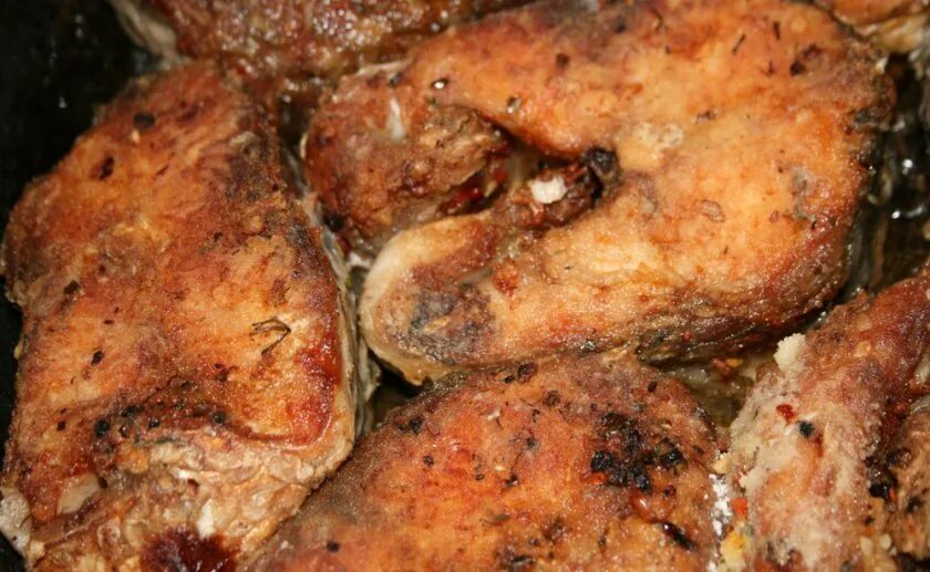 Амур запеченный в духовке с овощами. Блюда из белого амура. Белый амур рыба. Амур кусочками в духовке. Блюда из белого амура.