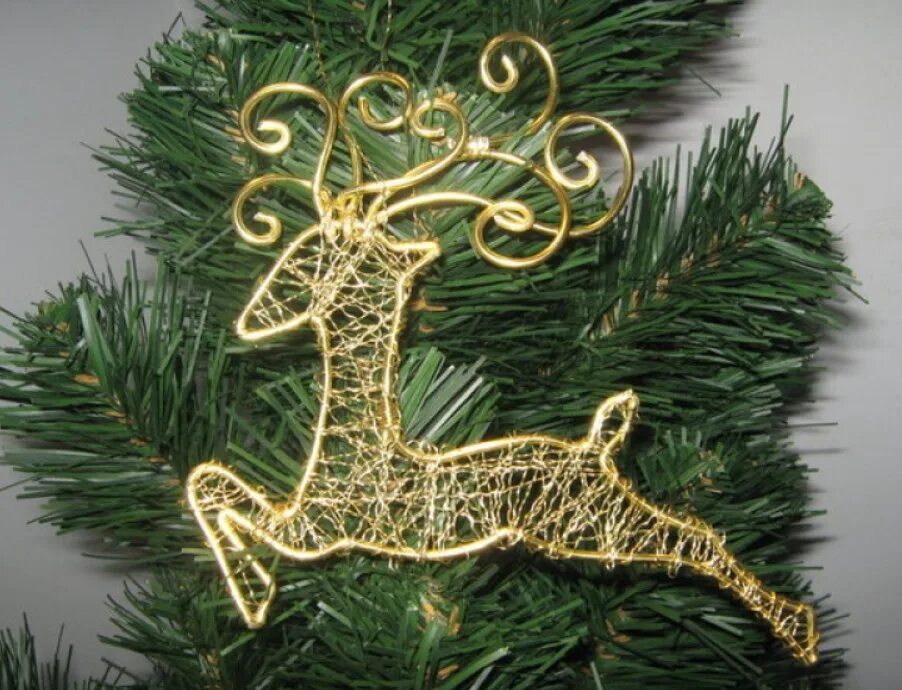 Елка из проволоки. Елка из проволоки. Елка из синельной проволоки новогодняя. Елка из проволоки. Новогодняя елка из проволоки.