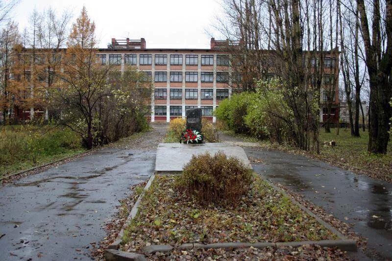 Значок моу сош свердловский цо. Школа в пос свердлова. Моу сош свердловский цо п. Школа поселок имени свердлова 1. Улица гоголя 8 иваново.