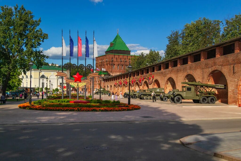 Музей Нижегородский Кремль. Дмитриевская башня Нижегородского Кремля. Музей в Кремле Нижний Новгород. Территория Кремля Нижний Новгород.