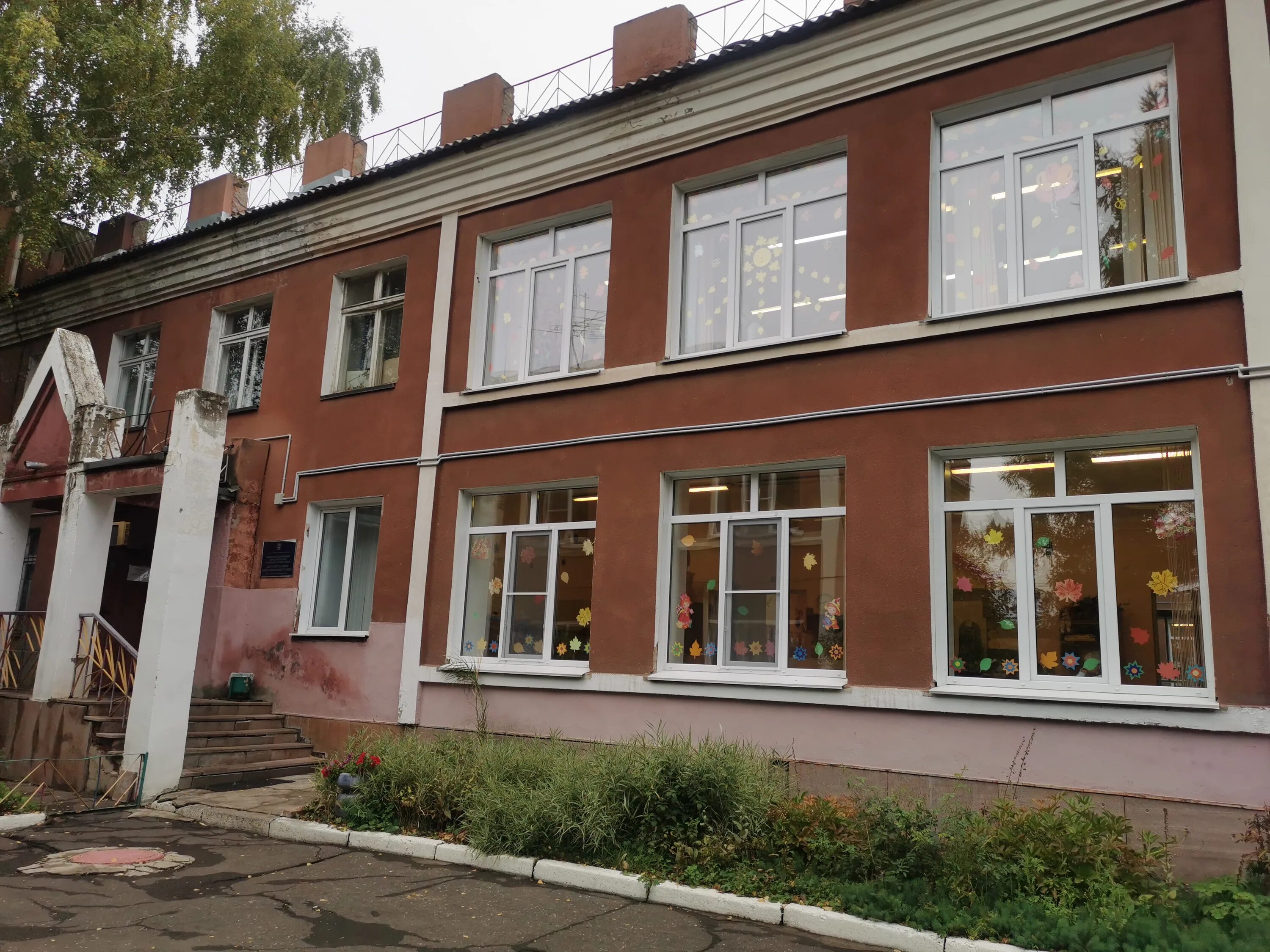 сады нефтяник омск. парк нефтяников ярославль. сады нефтяник омск. трехэтажный дом в нефтяниках. детский сад 303 уфа.