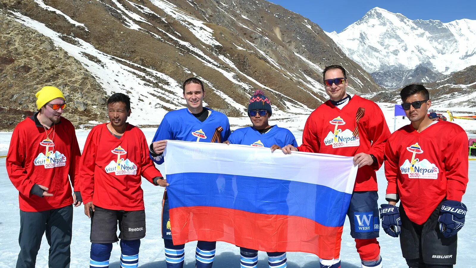 Горы 5000 метров в россии. Хоккей в Непале.