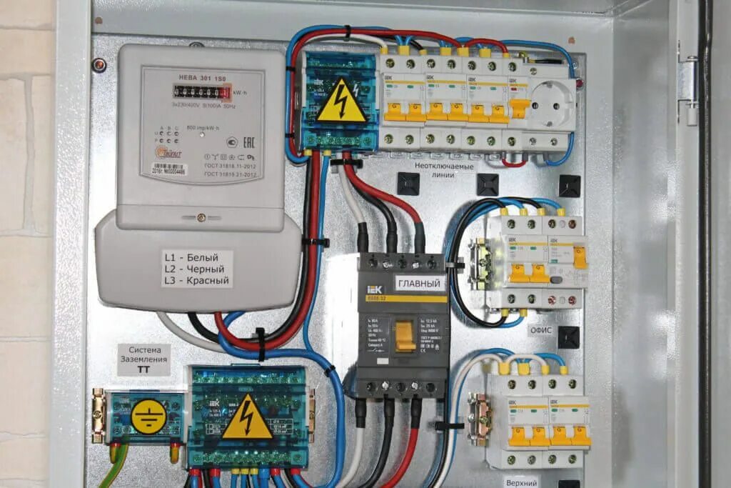 Сборка щитов автоматов. Распределительный щит 380 вольт 15 КВТ. Электрощит распределительный 380v. Щит распределительный электрический 380в 15квт. Электрощит 15 КВТ 380в в частном доме.