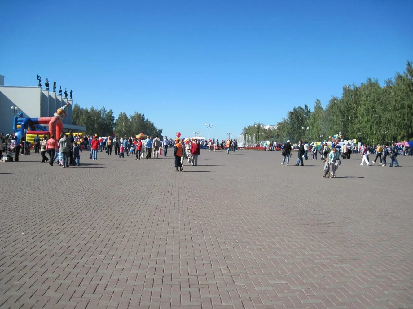 удмуртия ижевск центральная площадь. центральная площадь города ижевска. центральная площадь ижевск. центральная площадь ижевск 2023. новая площадь ижевск.