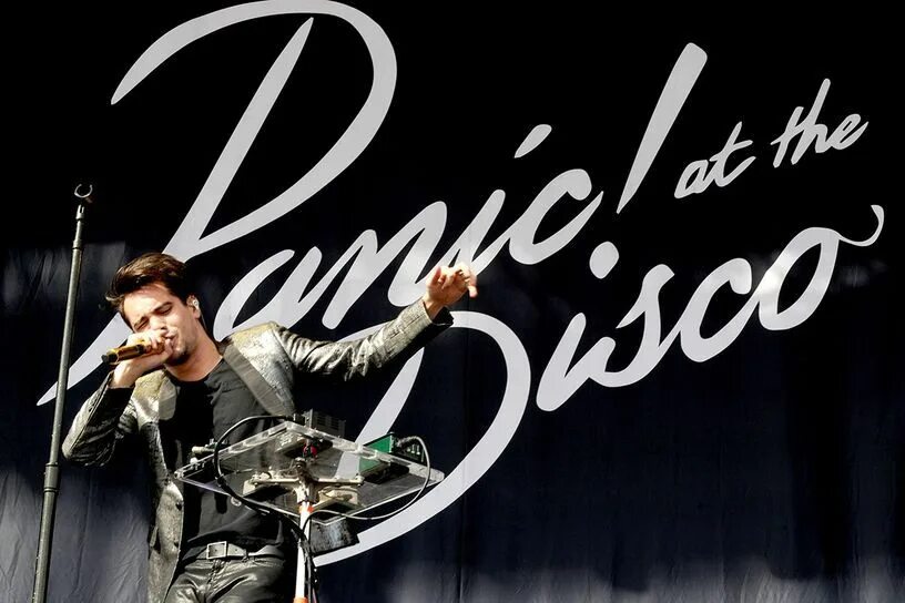 Паник эт вэ диско. Panic speed. Panic at the disco 2004. Panic at the disco 2007. Группа panic! at the disco.