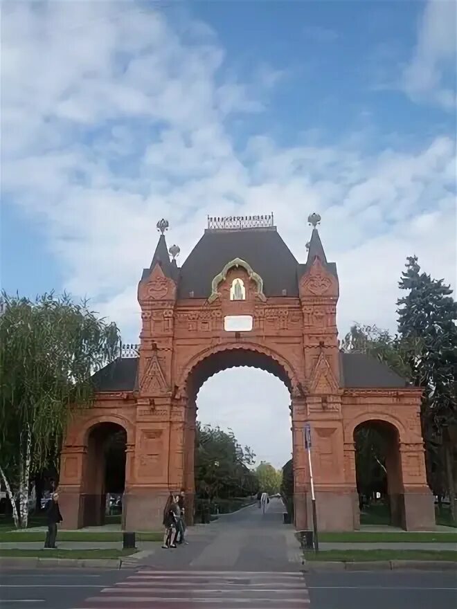 Арко краснодар. Александровская триумфальная арка. александрийская триумфальная арка краснодар. екатерининская арка в краснодаре. александровская триумфальная арка в краснодаре.