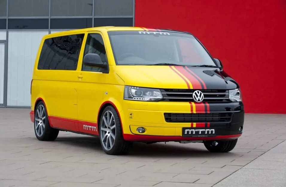 Фольксваген т4 1.9 дизель купить. Фольксваген Transporter t5. Volkswagen Transporter (t5) минивэн. Фольксваген Транспортер т 5 т 4. Фольксваген Транспортер т5 2012.