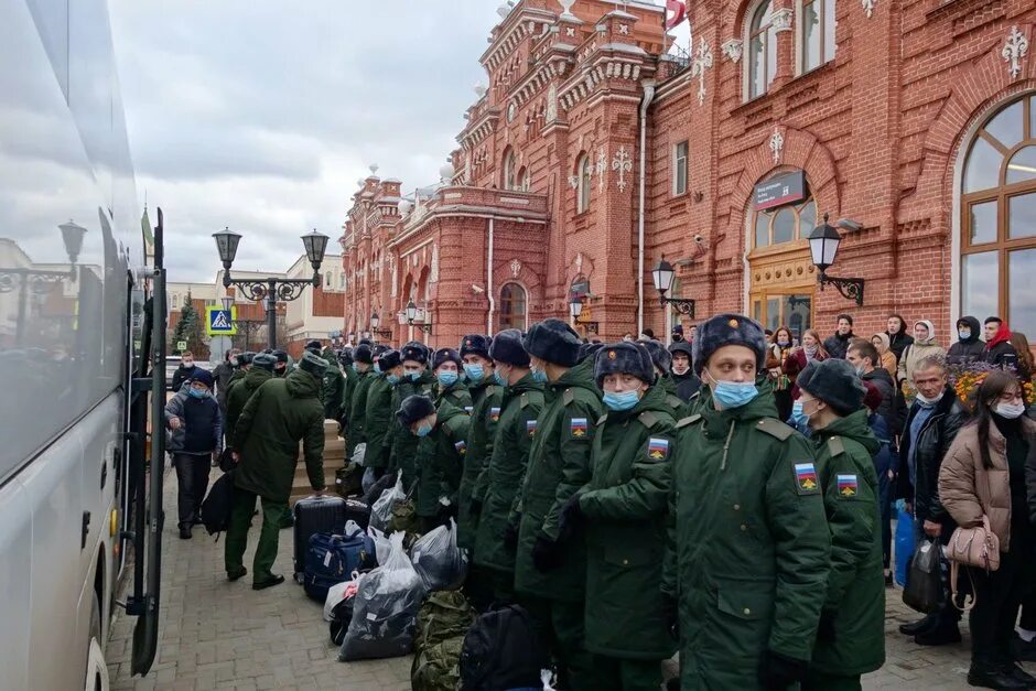 Сейчас есть военное положение