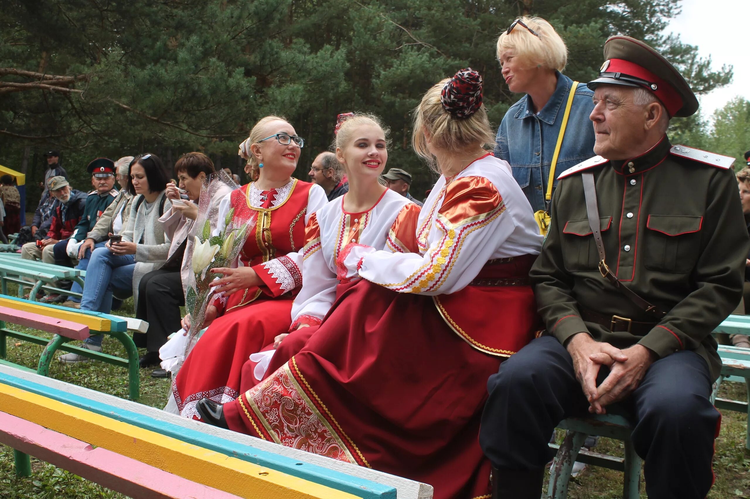 Околица татарск последний. Ансамбль Околица. Ансамбль Околица каменки. Народный ансамбль Околица Елецкий район. Ансамбль за околицей Солнечный.