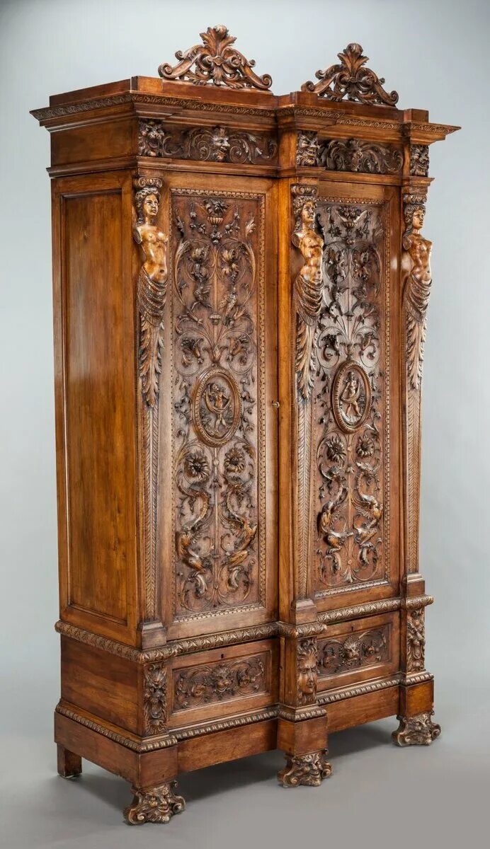 Антикварное дерево. Шкаф ручная резьба Land & Sky Armoire. Старинный шкаф. Шкаф резной деревянный. Старинная мебель.