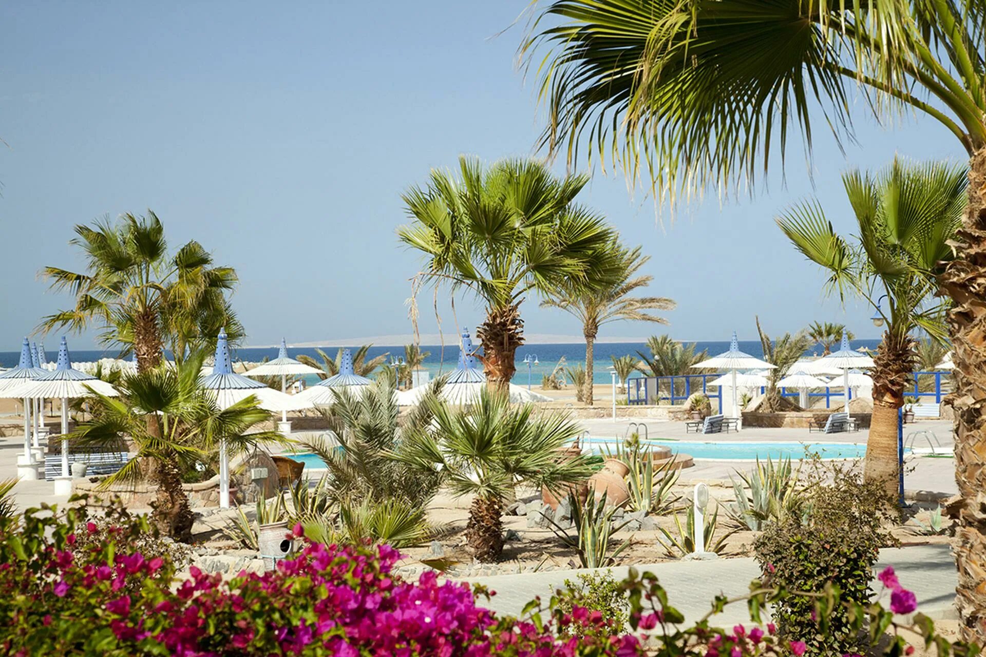 Отель coral beach. Отель Корал Бич Хургада Египет. Coral Beach Hotel Hurghada 4. Coral Beach Rotana Resort 4 Египет Хургада. Пляж Coral Beach Хургада.