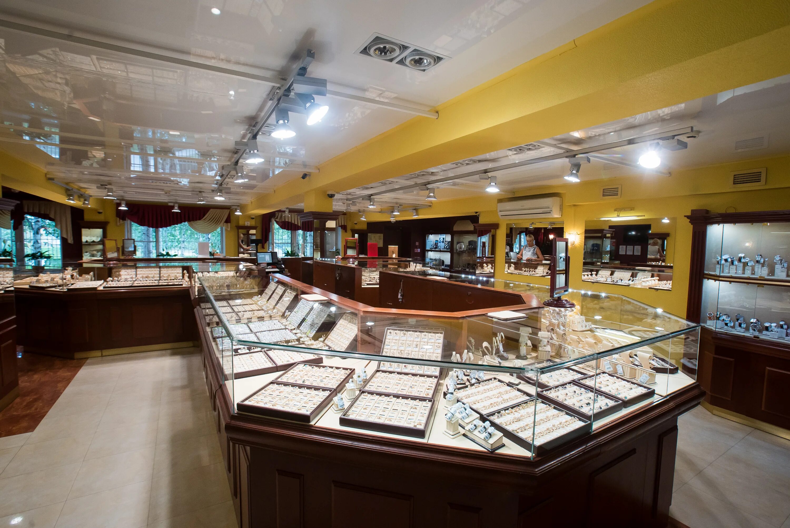 Золотой долина чайхана нижневартовск. Золото сибири ювелирный магазин. Магазин 585 нижневартовск. 585 голд нижневартовск. Золотом нижневартовск.