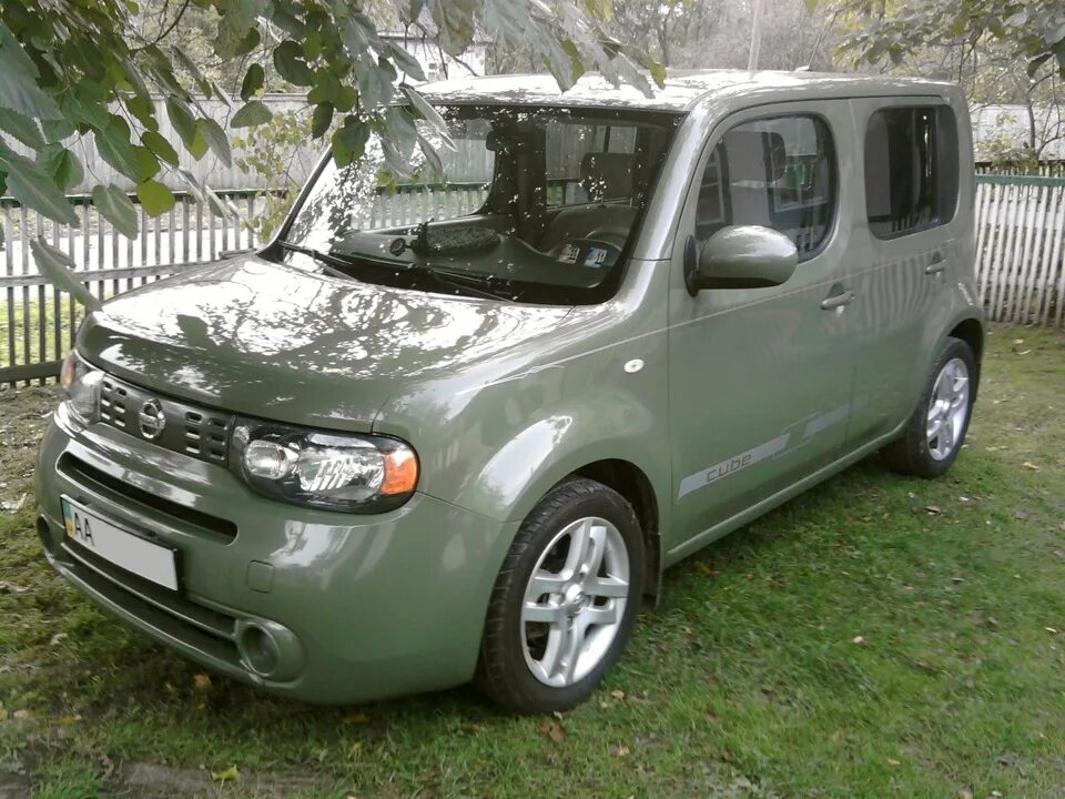 Ниссан куба отзывы. Nissan Cube 2009. Nissan Cube 3. Ниссан куб 2009 года. Nissan Cube 211.