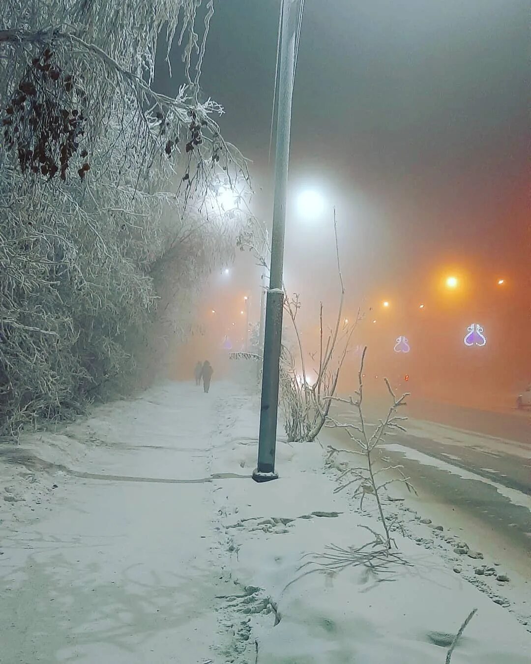 Якутия туман Якутск. Якутск зимний туман. Снегопад Якутск. Туманный зимний день. Якутский снег