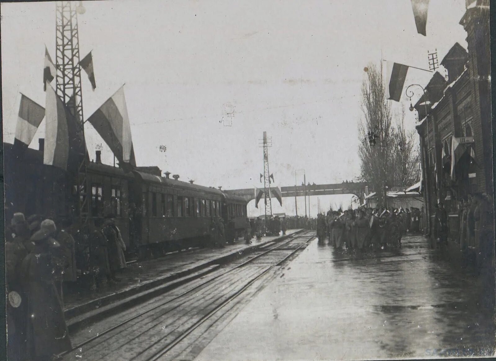 Приезд генерала. Поезд генерал Корнилов. Науман Сочи 1917 1920 годы. Приезд генералов на Юг 1917. Поезд Корнилова в Москву фото.