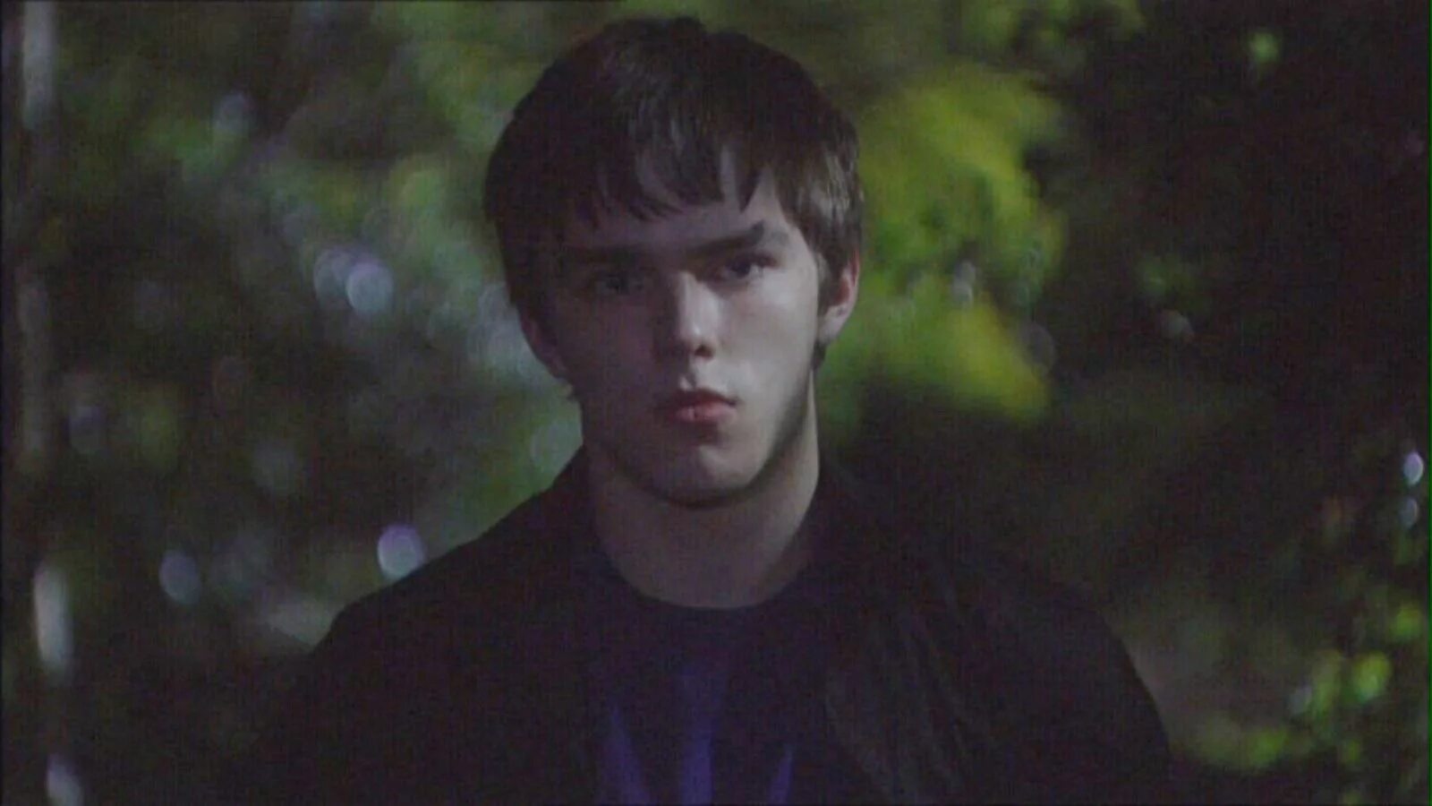 Николас холт в сериале скинс. Брат молокососы. Николас холт тони стонем. Эффи и тони стонем. Николас холт в сериале скинс.