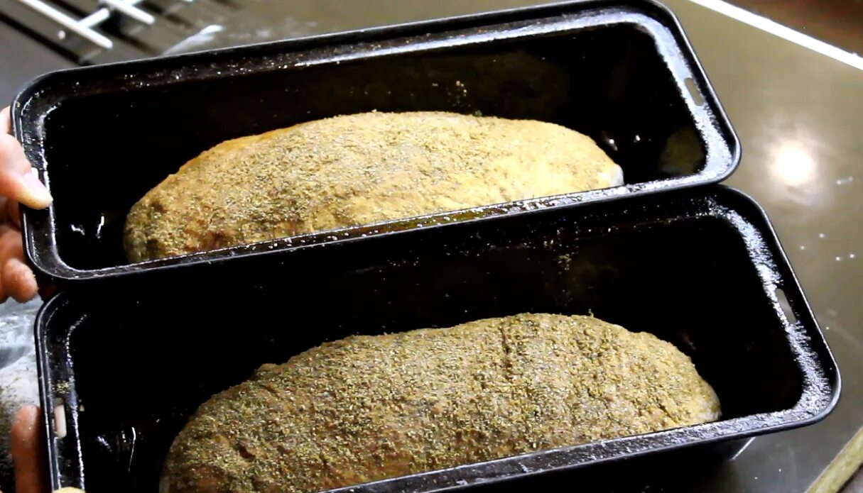 Время выпекания хлеба в духовке. Хлеб выпекают при температуре. При какой температуре печь хлеб. Температура и время выпечки хлеба.