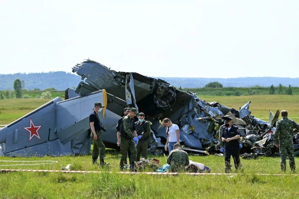 Самолет потерпел катастрофу. Аэродром Танай катастрофа. Катастрофа l-410 в Кемерово.