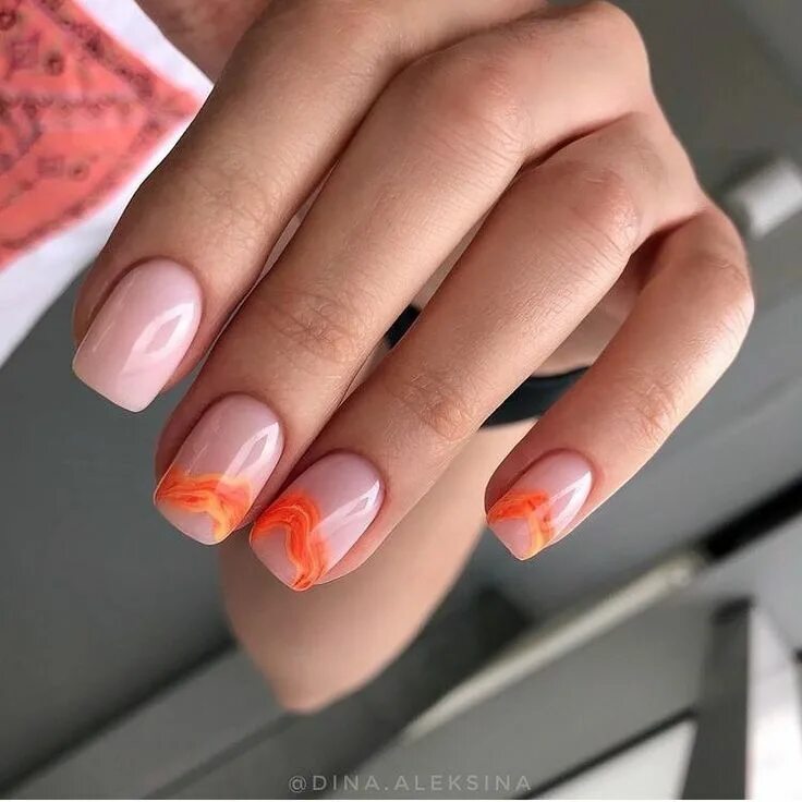 Маникюр на короткий мягкий квадрат осень Minimal lines nail art Manicura de uñas, Manicura, Disenos de unas