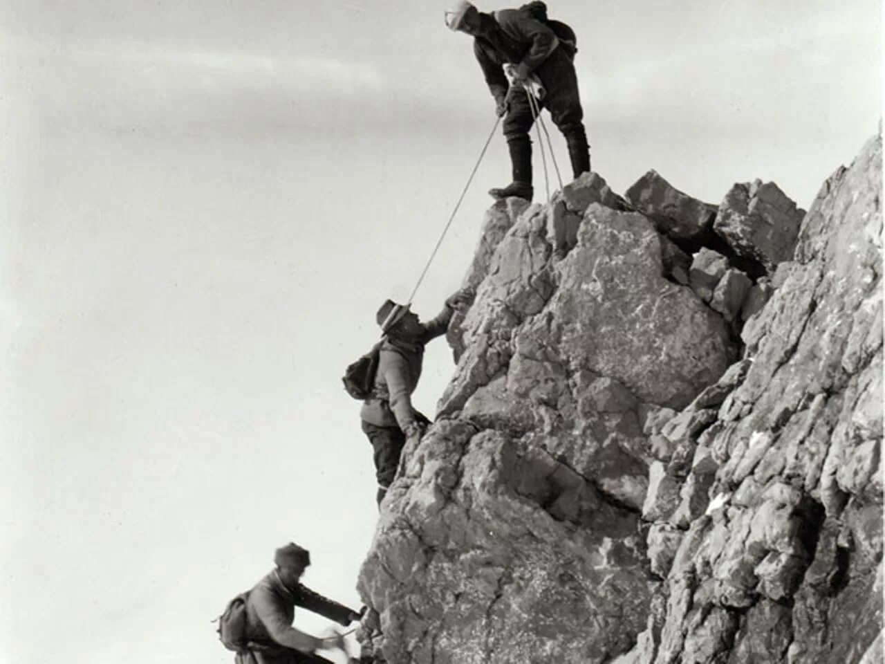 Тони Курц альпинист. Высоцкий альпинист. Советские альпинисты. Советские скалолазы. Видите третьего альпиниста старость