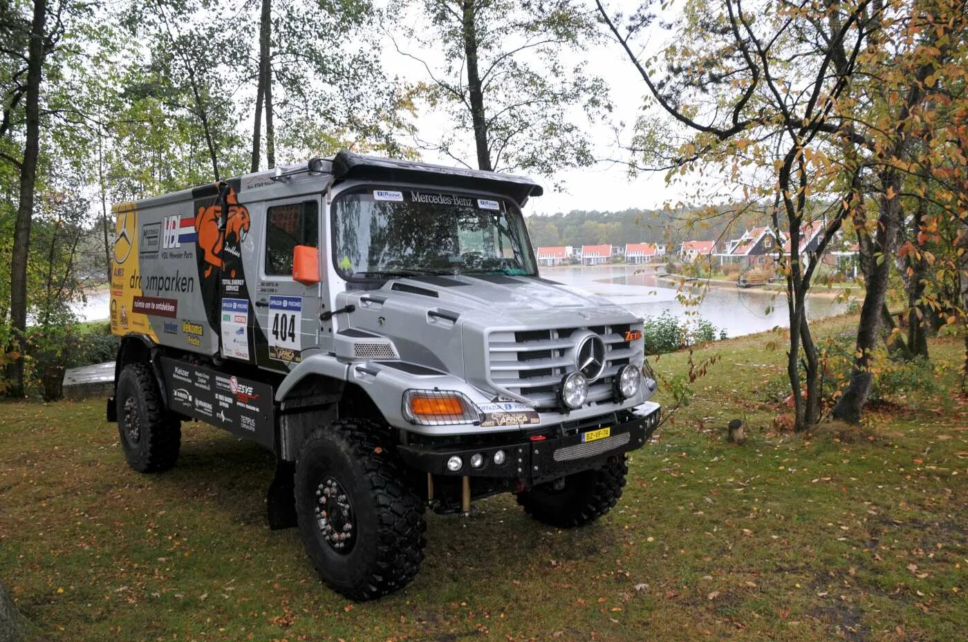 Молдинги на Mercedes Unimog купить по низким ценам с установкой в Москве Glass-2