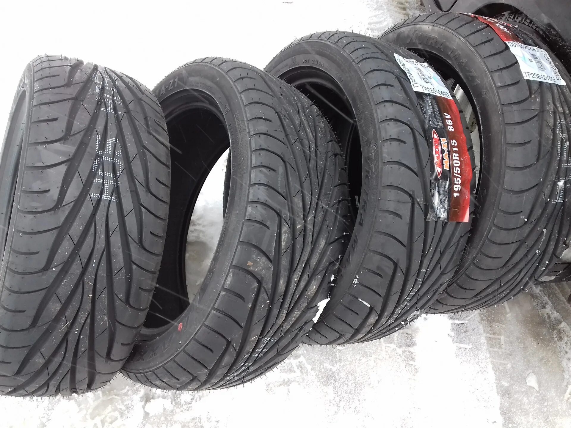 Купить резину 195 50 r15. 195/50 R15 Maxxis Victra. Резина Максис 195 50 15. Резина Максис летняя 195/50/15. Резина Maxxis 195/50 r15.