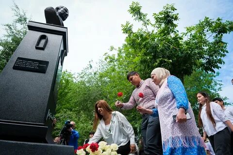 Открытие памятника поэту