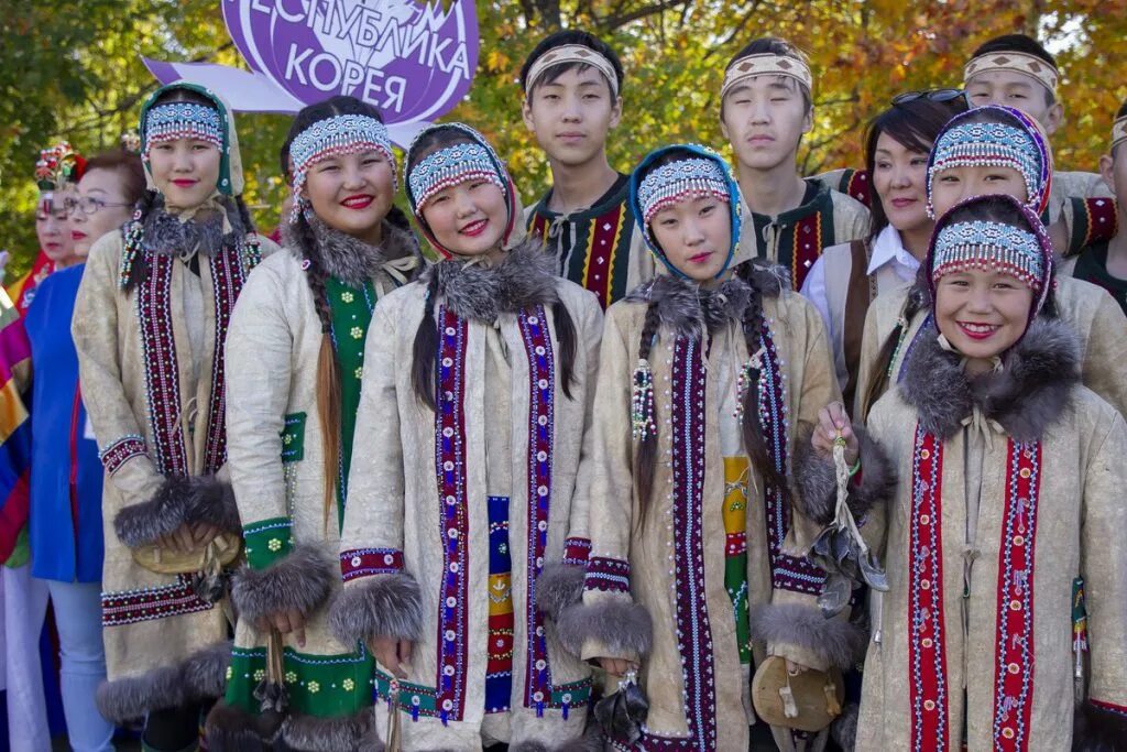 Какие народы живут на дальнем востоке. Культура народов дальнего Востока. Жители дальнего Востока. Одежда народов дальнего Востока. Нации дальнего Востока.