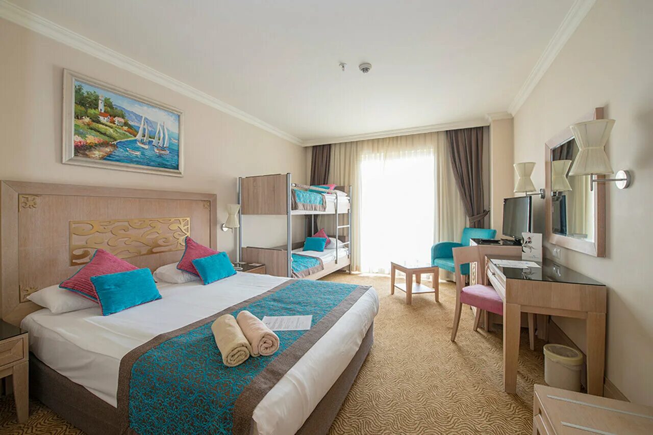 Молодежные 5 в турции. Отель в турции кристалл делюкс кемер. crystal de luxe 5 кемер. crystal de luxe resort spa 5 кемер центр. кристалл делюкс резорт спа.