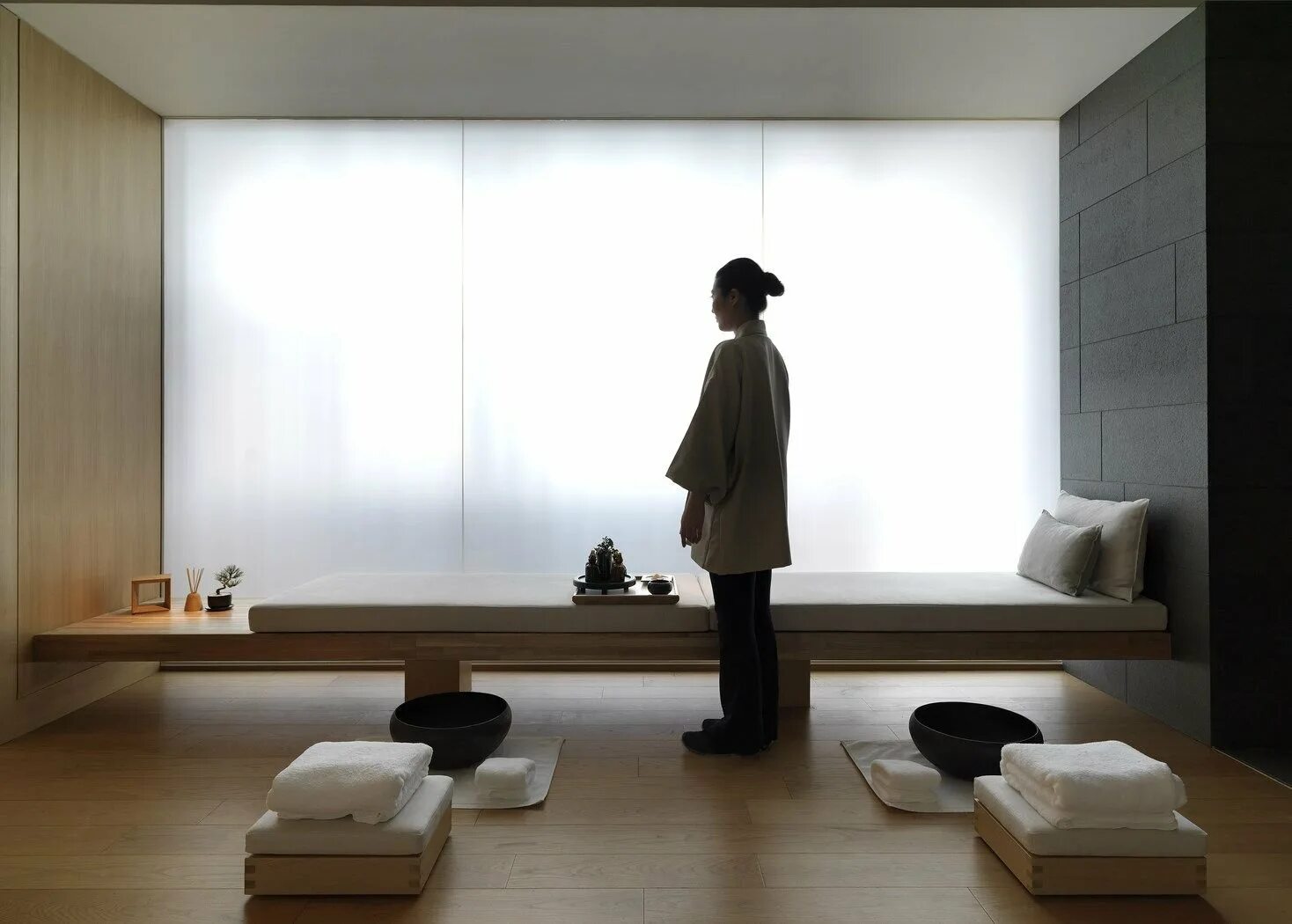 Купила квартиру дзен. Спа интерьер в японском стиле. Дзен дизайн интерьера дома 3 этажа. Комната для медитации. Комната для медитации в квартире.