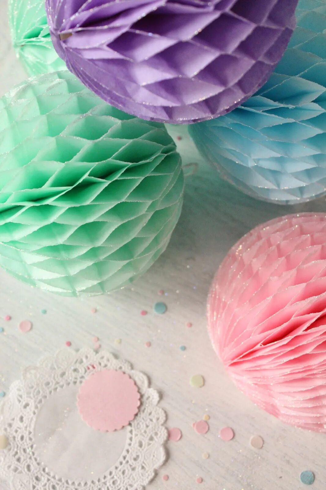 Шары соты. Бумажные шары. Бумажные шары для декора. Шары с объемным декором. Шар из цветной бумаги.