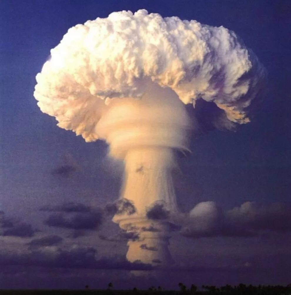 Атомные испытания. Испытания атомной бомбы Невада 1955. Ядерный взрыв. Ядерный гриб. Гриб атомного взрыва.