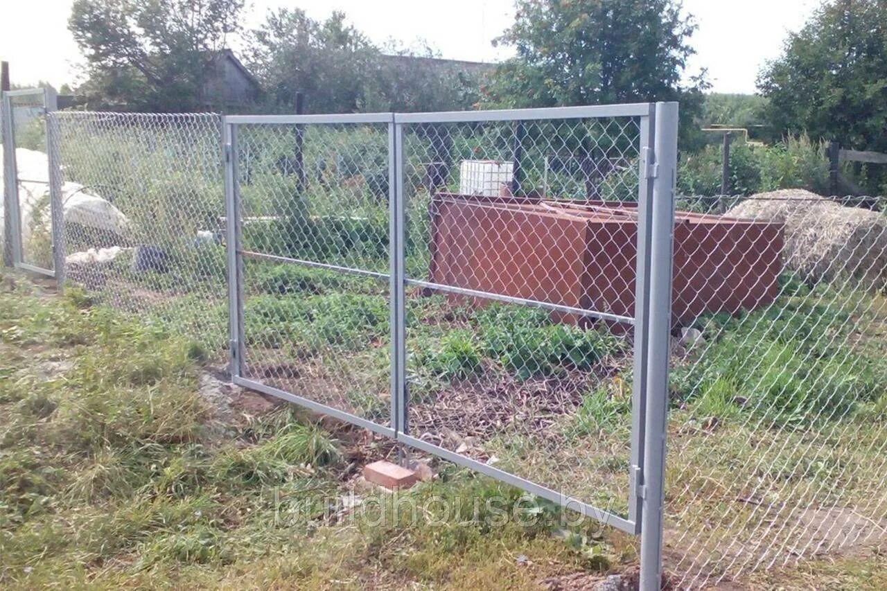 Mesh Horse fence. Click on image. Backyard fences, Farm fence, Horse fencing