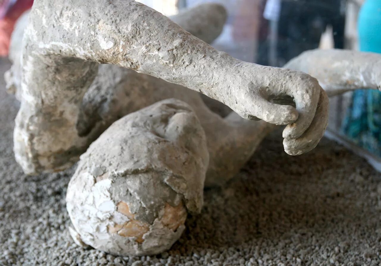 Помпеи. Here is the of pompeii. Древний рим помпеи. Окаменелые жертвы помпеи. Here is the of pompeii.