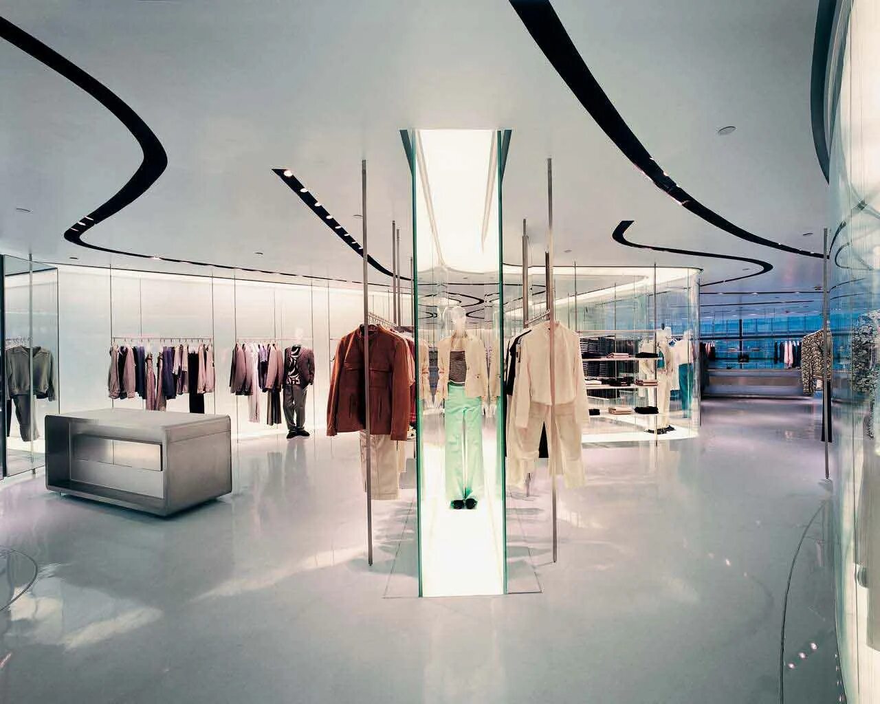 Интерактивное зеркало ивент. Mirror store. Примерочная в магазине. Витрина с зеркалом. Магазин зеркал.