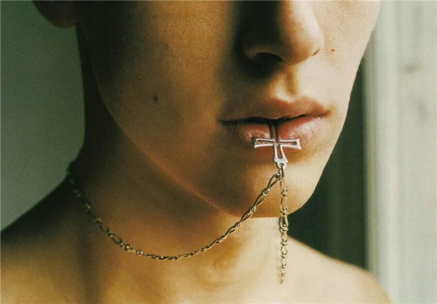 Многослойные цепочки на шею. Сон на шее видеть цепочку. Размер цепочки на шею для девушек. Сон на шее видеть цепочку. Тонкая цепочка.