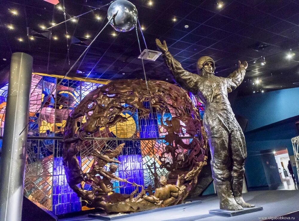 фонтан у музея космонавтики калуга.