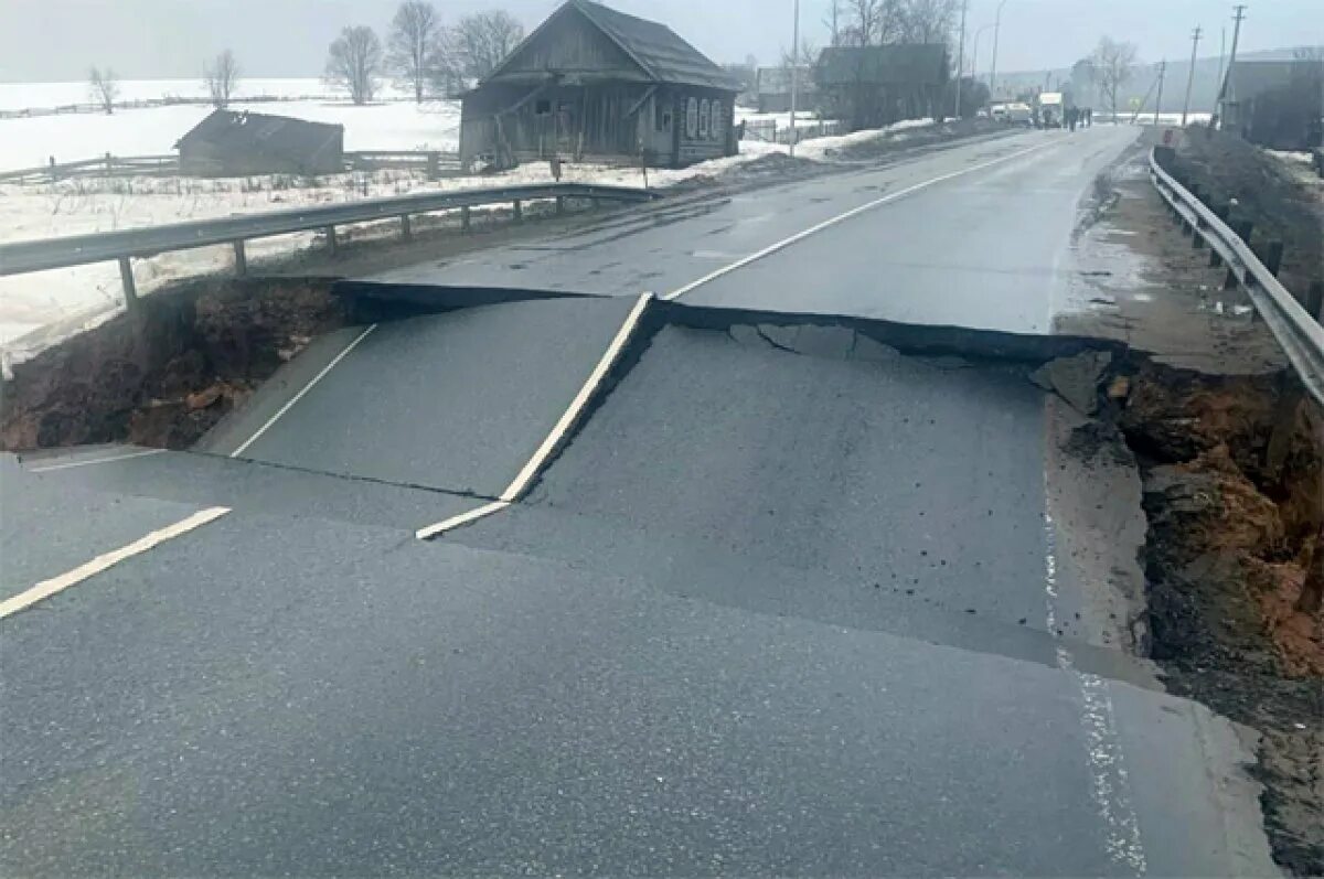 Российские дороги. Провал дорожного полотна. Дорога асфальт. Ремонт автомобильных дорог. Удмуртская республика дороги