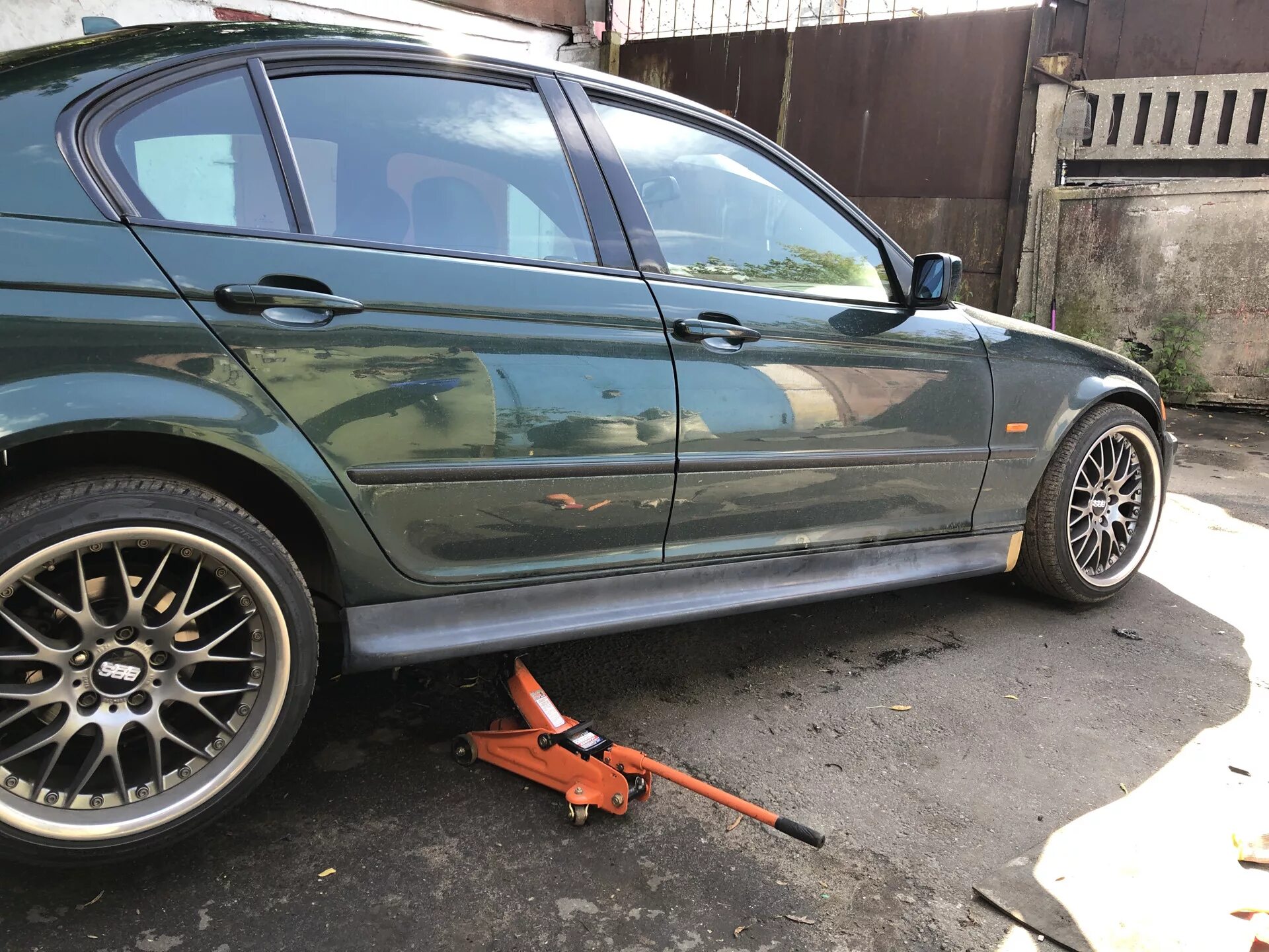 Пороги е46. Фендеры е46. BMW e46 пороги на купе. BMW e46 m пороги. Пороги e46 Schmied Tuning.