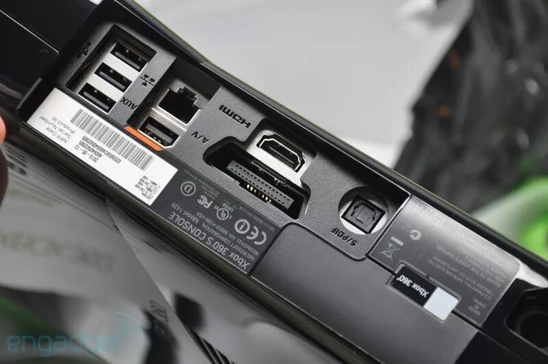 Как на xbox 360 через флешку. Xbox 360 Slim задняя панель. Xbox 360 Slim Порты. Xbox 360 e сзади. Xbox 360 Slim разъемы.