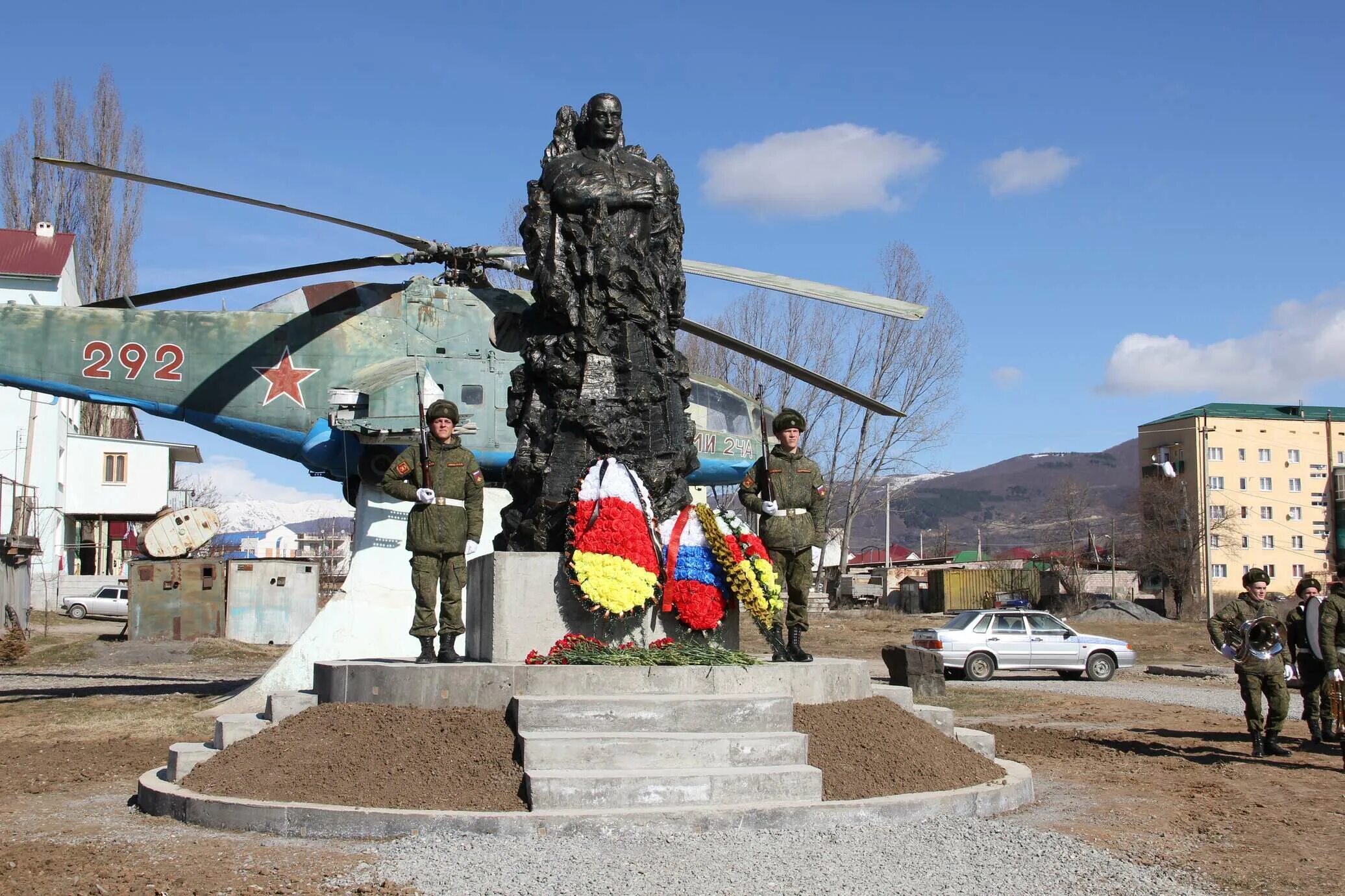 2008 г осетия. Достопримечательности Цхинвал Южная Осетия Цхинвал. Южная Осетия Цхинвал достопримечательности. Памятник в Южной Осетии в Цхинвале. Цхинвал Южная Осетия БАМ памятник.