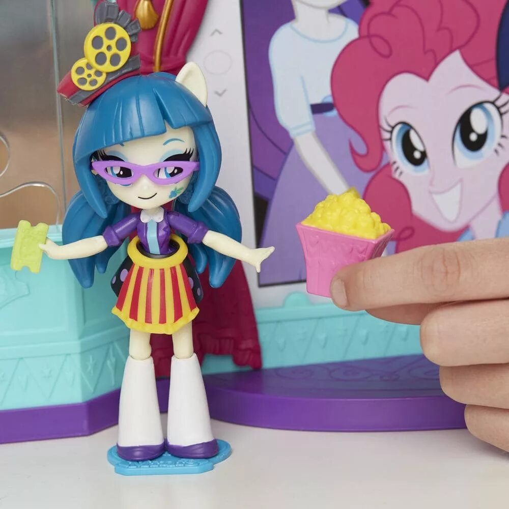 Набор c0409 Equestria girls мини-кукол "кинотеатр" Hasbro. Игровой набор Эквестрия герлз мини "кинотеатр" - Джунипер монтаж. Игровой набор кинотеатр Equestria girls Hasbro. Мини куклы Эквестрия герлз кинотеатр. Equestria minis купить