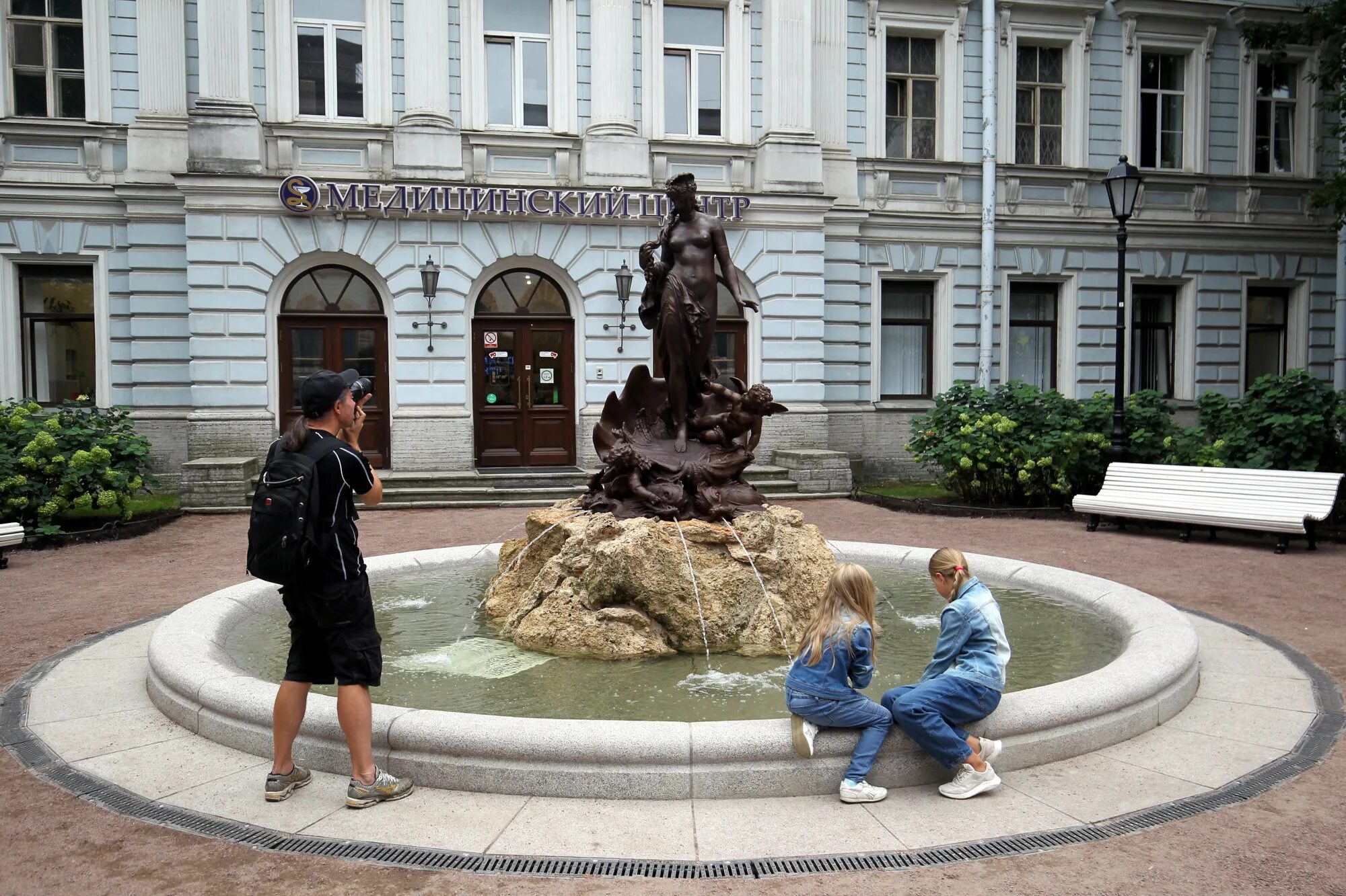 Сад Сан-Галли Санкт-Петербург. Садик Сан Галли Санкт Петербург. Фонтан в саду Сан-Галли Санкт-Петербург. Фонтан Афродита в саду Сан-Галли.