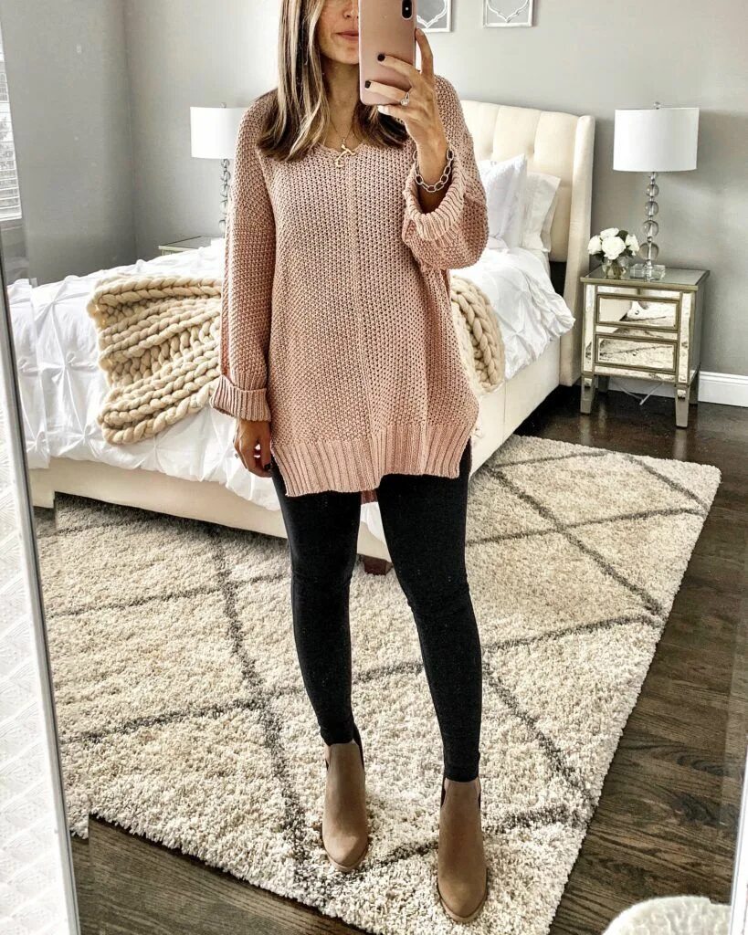 Свитер с леггинсами. Удлиненный свитер с леггинсами. Свитер под легинсы. Кожаные легинсы и свитер. Удлиненный свитер под лосины.