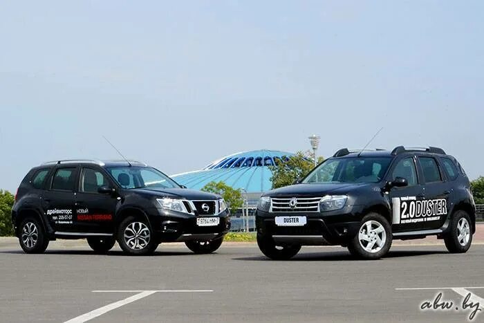 Duster vs Terrano. Рено Дастер vs Ниссан Террано. Ниссан Дастер Террано. Terrano vs Duster 2015г. Ниссан террано сравнение