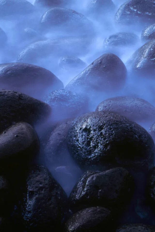 Wet stone. Водяной камень. Мокрый камень. Камни под водой. Картина камни в воде.