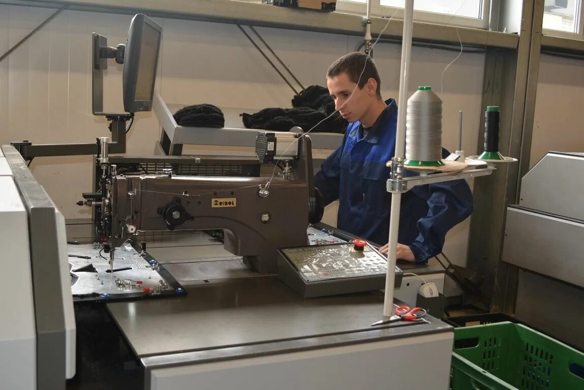 Камнерезный завод алтайский край фото кольца. Пример графика работы. Рабочий график сотрудников. Искч предприятия. Завод работает в 3 смены.